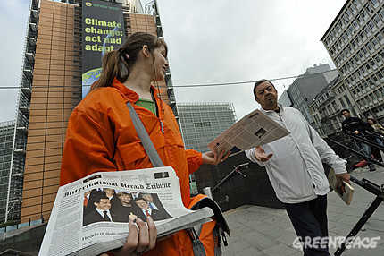 Greenpeace distributes 35,000 copies of spoof International Herald Tribune in Brussels.